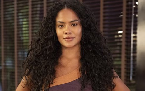 Bella Campos como Maria de Fátima no remake de Vale Tudo, da Globo
