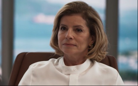 Debora Bloch em cena do remake de Vale Tudo, da Globo, como Odete Roitman
