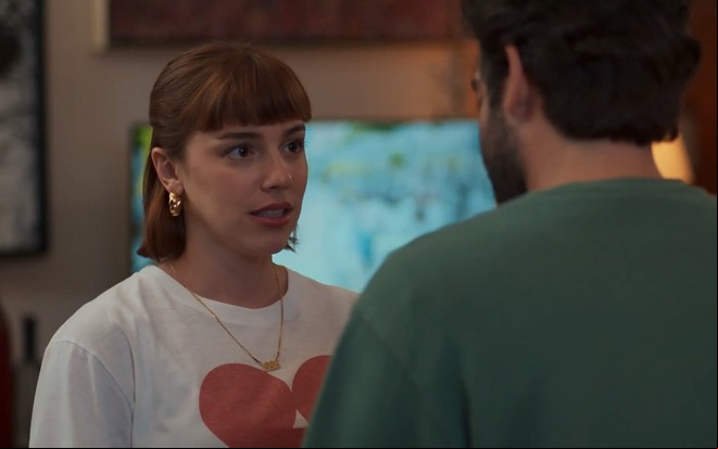 Alice Wegmann como Solange no remake de Vale Tudo, da Globo