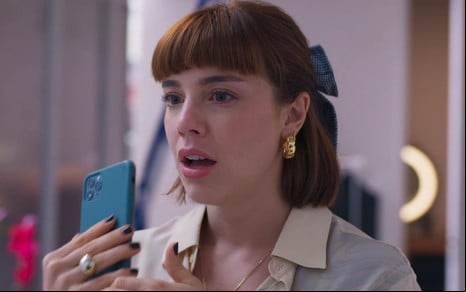 Alice Wegmann como Solange no remake de Vale Tudo, da Globo