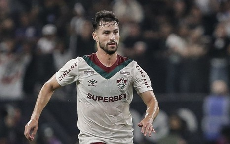 O jogador Martinelli com a camisa do Fluminense em campo