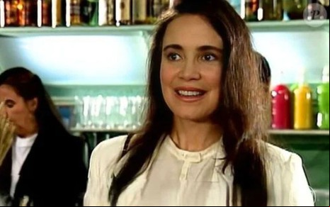 A atriz Regina Duarte como Helena em cena de História de Amor