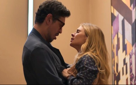 João Vicente de Castro e Carolina Dieckmann se beijam em cena de Vale Tudo