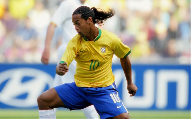 Ronaldinho Gaúcho em jogo pela Seleção Brasileira