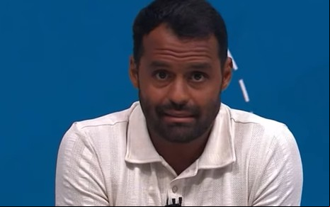 Conrado Santana tem expressão tensa em cenário do Sportv