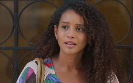 Taís Araujo está em cena como Raquel em Vale Tudo, remake da TV Globo