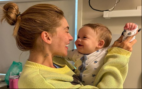Virginia e seu filho José Leonardo no hospital