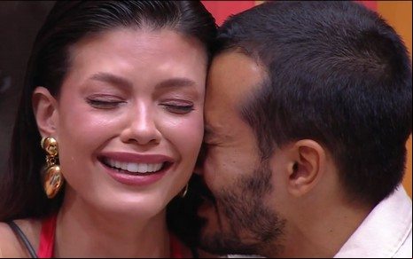 Vitória Strada e Mateus Pires se emocionam após resultado de paredão acirrado no BBB 25