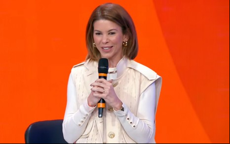 Daniela Beyruti em coletiva do SBT