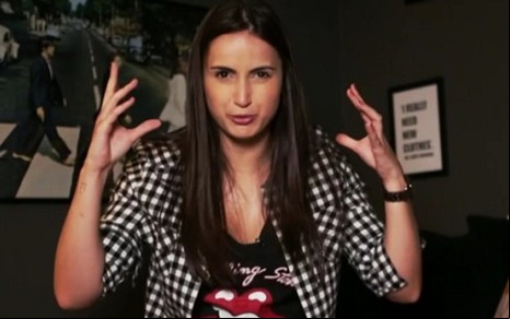 A jornalista Mari Palma apresenta reportagem sobre bactérias no Bem Estar de ontem (24) - Reprodução/Globo