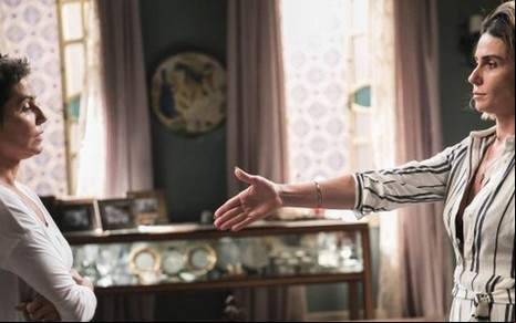Luzia (Giovanna Antonelli) recebe Karola (Deborah Secco) e sela a paz com a rival em Segundo Sol - João Miguel Júnior/TV Globo