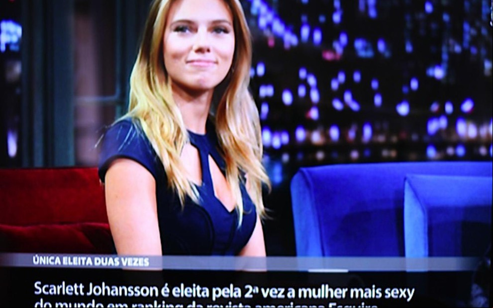 A atriz Scarlett Johansson em imagem veiculada nesta terça pelo canal 32 de São Paulo, antiga MTV - Reprodução