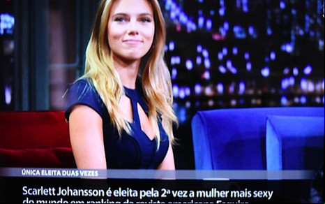 A atriz Scarlett Johansson em imagem veiculada nesta terça pelo canal 32 de São Paulo, antiga MTV - Reprodução