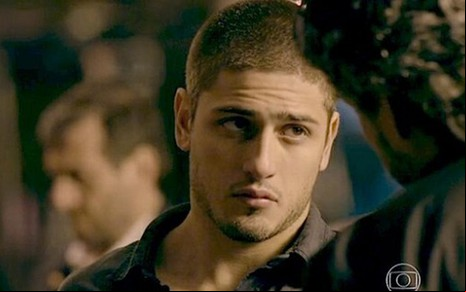 Daniel Rocha (João Lucas) em cena com Alexandre Nero (José Alfredo) em Império, da Globo - Reprodução/TV Globo