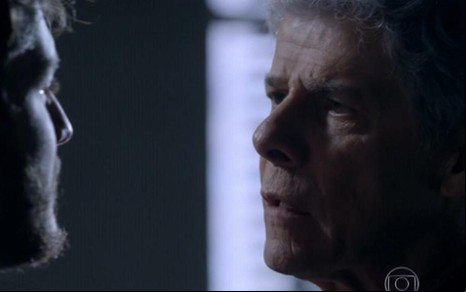 Cláudio Bolgari (José Mayer) vê Leonardo (Klebber Toledo) em cena de Império, novela da Globo - Reprodução/TV Globo
