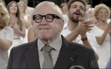 Jô Soares na vinheta de fim de ano da Globo: apresentador usou a mesma roupa que gravou programa - Reprodução/TV Globo