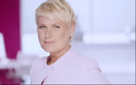 Xuxa Meneghel em comercial de Cicatricure, da Genomma Lab, exibido na TV da Argentina - Reprodução