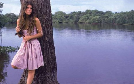 Cristiana Oliveira em cena de Pantanal; novela bateu a Globo com sexo, nudez e belas paisagens - Fotos: Reprodução