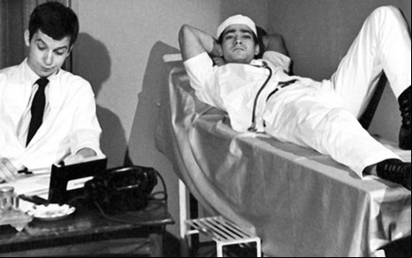 Renato Machado e Gracindo Júnior em cena de Rosinha do Sobrado, novela exibida pela Globo em 1965 - Fotos: Reprodução/Memória Globo