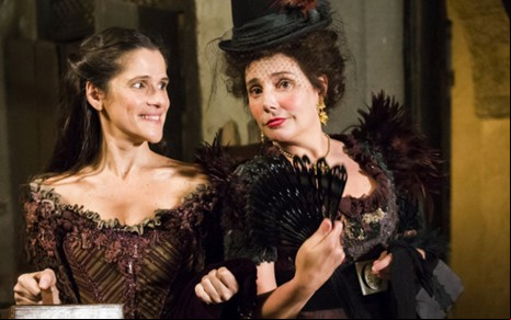 Elvira (Ingrid Guimarães) e Cossete (Heloísa Périssé) se encontram no capítulo de quarta (20) - João Miguel Júnior/TV Globo