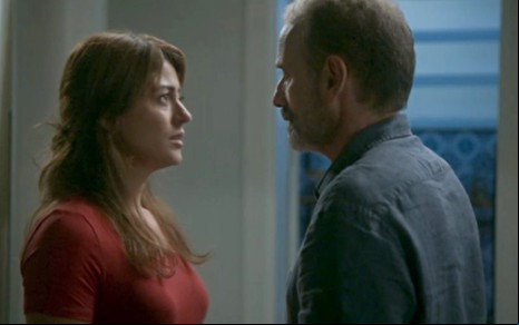 Elias (Marco Ricca) se reaproximará de Helena (Carol Castro) após o fim de seu casamento em Órfãos da Terra - Reprodução/Globo