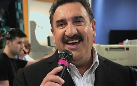 O apresentador Ratinho no estúdio de seu programa no SBT; ele está na emissora desde 1998 - Reprodução/SBT
