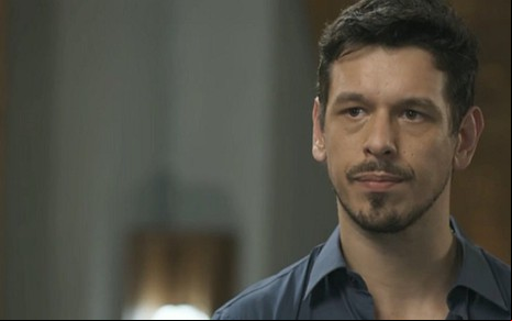 João Vicente de Castro (Lázaro) em cena de Rock Story; empresário tentará impedir união - Reprodução/TV Globo